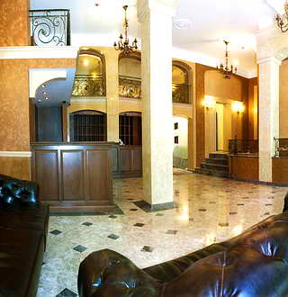 Холл отеля Александровский в Одессе