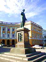 Памятник Дюку Де Ришелье Одесса школьные каникулы